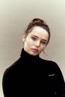 Mallory Wanecque isJackie (15 ans)